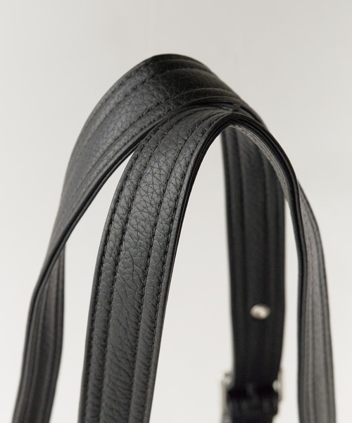 AO2(アオズ)の「Faux Leather 2-Way Shoulder Bag with Pockets / マチあり フェイクレザー2WAYショルダーバッグ 秋 秋服 2026年秋冬(ショルダーバッグ・レディース・ブラック/ホワイト/ブラウン/ベージュ・FREE)」の14枚目の写真