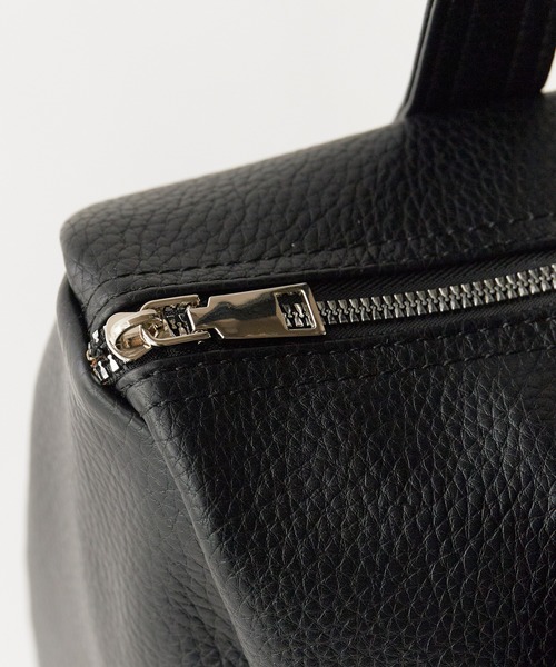 AO2(アオズ)の「Faux Leather 2-Way Shoulder Bag with Pockets / マチあり フェイクレザー2WAYショルダーバッグ 秋 秋服 2026年秋冬(ショルダーバッグ・レディース・ブラック/ホワイト/ブラウン/ベージュ・FREE)」の12枚目の写真