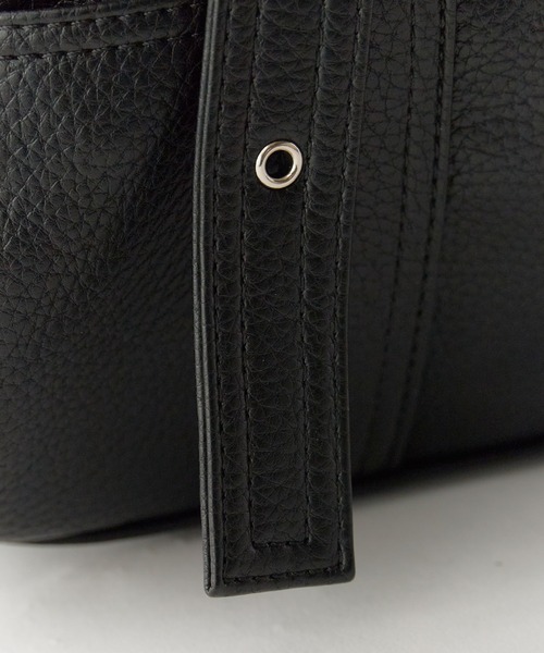 AO2(アオズ)の「Faux Leather 2-Way Shoulder Bag with Pockets / マチあり フェイクレザー2WAYショルダーバッグ 秋 秋服 2026年秋冬(ショルダーバッグ・レディース・ブラック/ホワイト/ブラウン/ベージュ・FREE)」の11枚目の写真
