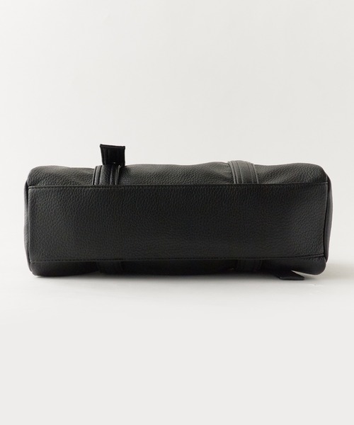 AO2(アオズ)の「Faux Leather 2-Way Shoulder Bag with Pockets / マチあり フェイクレザー2WAYショルダーバッグ 秋 秋服 2026年秋冬(ショルダーバッグ・レディース・ブラック/ホワイト/ブラウン/ベージュ・FREE)」の5枚目の写真