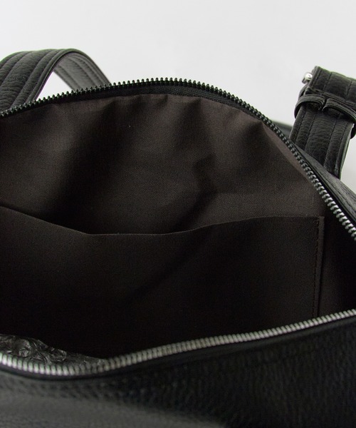 AO2(アオズ)の「Faux Leather 2-Way Shoulder Bag with Pockets / マチあり フェイクレザー2WAYショルダーバッグ 秋 秋服 2026年秋冬(ショルダーバッグ・レディース・ブラック/ホワイト/ブラウン/ベージュ・FREE)」の9枚目の写真