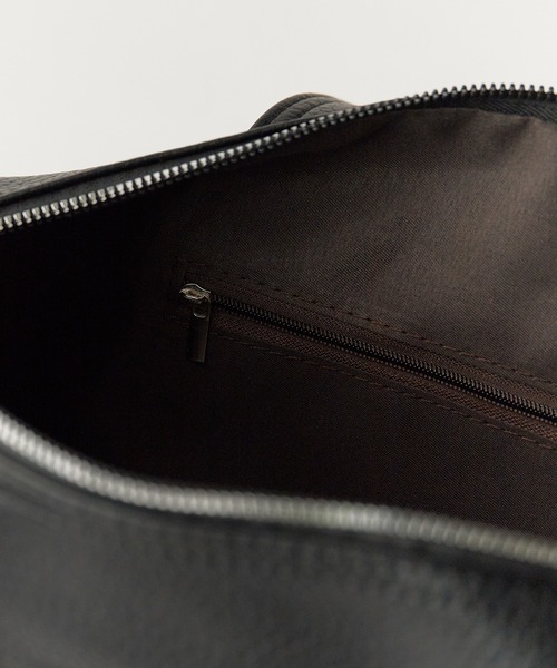 AO2(アオズ)の「Faux Leather 2-Way Shoulder Bag with Pockets / マチあり フェイクレザー2WAYショルダーバッグ 秋 秋服 2026年秋冬(ショルダーバッグ・レディース・ブラック/ホワイト/ブラウン/ベージュ・FREE)」の8枚目の写真