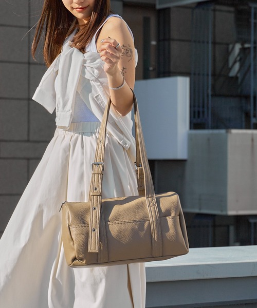 AO2(アオズ)の「Faux Leather 2-Way Shoulder Bag with Pockets / マチあり フェイクレザー2WAYショルダーバッグ 秋 秋服 2026年秋冬(ショルダーバッグ・レディース・ブラック/ホワイト/ブラウン/ベージュ・FREE)」の20枚目の写真