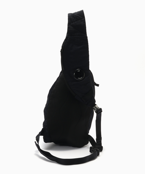 C.P. COMPANY（シーピーカンパニー）の「C.P.Company / シーピーカンパニー NYLON B CROSSBODY BACKPACK（バックパック/リュック・メンズ・カーキ/ネイビー/ブラック・FREE）」の10枚目の写真