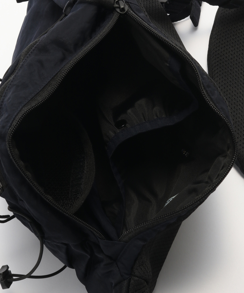 C.P. COMPANY（シーピーカンパニー）の「C.P.Company / シーピーカンパニー NYLON B CROSSBODY BACKPACK（バックパック/リュック・メンズ・カーキ/ネイビー/ブラック・FREE）」の8枚目の写真