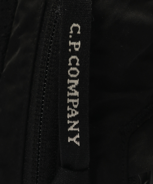 C.P. COMPANY（シーピーカンパニー）の「C.P.Company / シーピーカンパニー NYLON B CROSSBODY BACKPACK（バックパック/リュック・メンズ・カーキ/ネイビー/ブラック・FREE）」の6枚目の写真