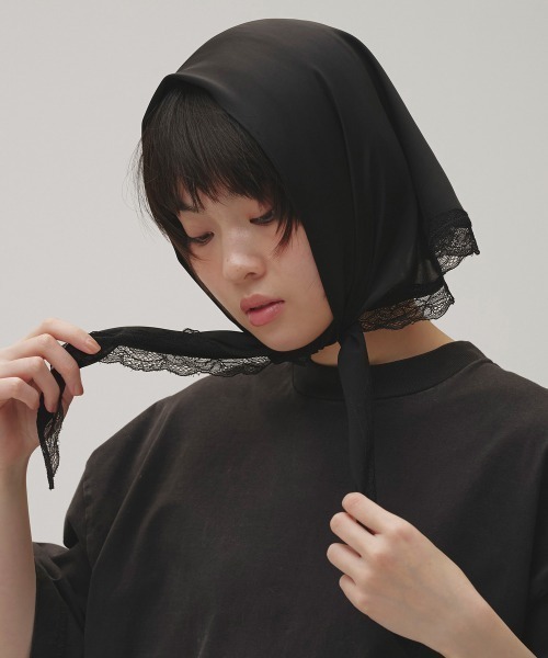 TODAYFUL（トゥデイフル）の「Satin Lace Scarf（バンダナ/スカーフ・レディース・ミント/ブラック/アイボリー・FREE）」の3枚目の写真