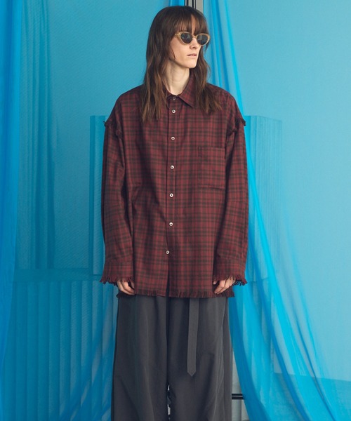 MAISON SPECIAL（メゾンスペシャル）の「《UNISEX》【Italian Dead Stock Fabric】Prime-Over Regular Collar Cut-off Shirt/【イタリアンデッドストックファブリック】プライムオーバーレギュラーカラーカットオフシャツ【MAISON SPECIAL/メゾンスペシャル】（シャツ/ブラウス・メンズ・ブルー/ブラック/ダークパープル/パープル/ネイビー/レッド/ダークネイビー/ブラウン・2/0/1）」の13枚目の写真