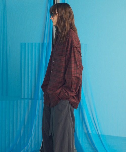 MAISON SPECIAL（メゾンスペシャル）の「《UNISEX》【Italian Dead Stock Fabric】Prime-Over Regular Collar Cut-off Shirt/【イタリアンデッドストックファブリック】プライムオーバーレギュラーカラーカットオフシャツ【MAISON SPECIAL/メゾンスペシャル】（シャツ/ブラウス・メンズ・ブルー/ブラック/ダークパープル/パープル/ネイビー/レッド/ダークネイビー/ブラウン・2/0/1）」の14枚目の写真