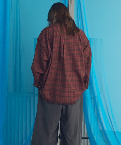 MAISON SPECIAL（メゾンスペシャル）の「《UNISEX》【Italian Dead Stock Fabric】Prime-Over Regular Collar Cut-off Shirt/【イタリアンデッドストックファブリック】プライムオーバーレギュラーカラーカットオフシャツ【MAISON SPECIAL/メゾンスペシャル】（シャツ/ブラウス・メンズ・ブルー/ブラック/ダークパープル/パープル/ネイビー/レッド/ダークネイビー/ブラウン・2/0/1）」の15枚目の写真