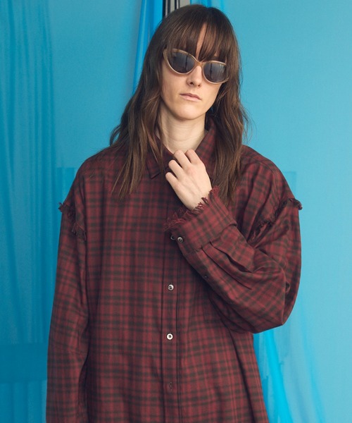 MAISON SPECIAL（メゾンスペシャル）の「《UNISEX》【Italian Dead Stock Fabric】Prime-Over Regular Collar Cut-off Shirt/【イタリアンデッドストックファブリック】プライムオーバーレギュラーカラーカットオフシャツ【MAISON SPECIAL/メゾンスペシャル】（シャツ/ブラウス・メンズ・ブルー/ブラック/ダークパープル/パープル/ネイビー/レッド/ダークネイビー/ブラウン・2/0/1）」の16枚目の写真