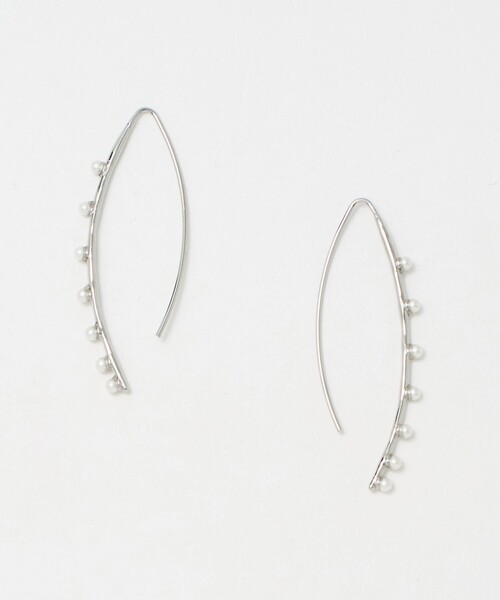 UNITED ARROWS(ユナイテッドアローズ)の「イミテーションパール フックピアス(ピアス(両耳用)・レディース・シルバー・FREE)」の1枚目の写真