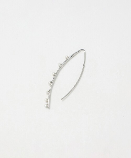 UNITED ARROWS(ユナイテッドアローズ)の「イミテーションパール フックピアス(ピアス(両耳用)・レディース・シルバー・FREE)」の2枚目の写真