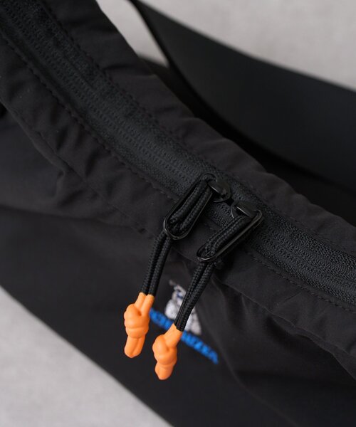 CIAOPANIC TYPY(チャオパニックティピー)の「【ユニセックス】シュナウザー/犬刺繍ロゴミニショルダーバッグ(ショルダーバッグ・レディース・ブラック・ONE SIZE)」の5枚目の写真