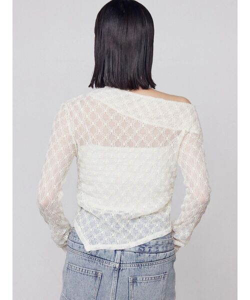 EMODA（エモダ）の「アシンメトリーオフショルダートップ（Tシャツ/カットソー・レディース・ベージュ/アイボリー/ブラック・FREE）」の6枚目の写真