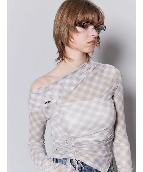 EMODA（エモダ）の「アシンメトリーオフショルダートップ（Tシャツ/カットソー・レディース・ベージュ/アイボリー/ブラック・FREE）」の15枚目の写真