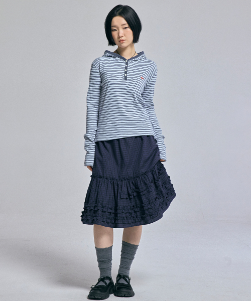 AWESOME STUDIO(オーサムスタジオ)の「ストライプボタンフードTシャツディープブルー(パーカー・レディース・ライトブルー・FREE)」の5枚目の写真