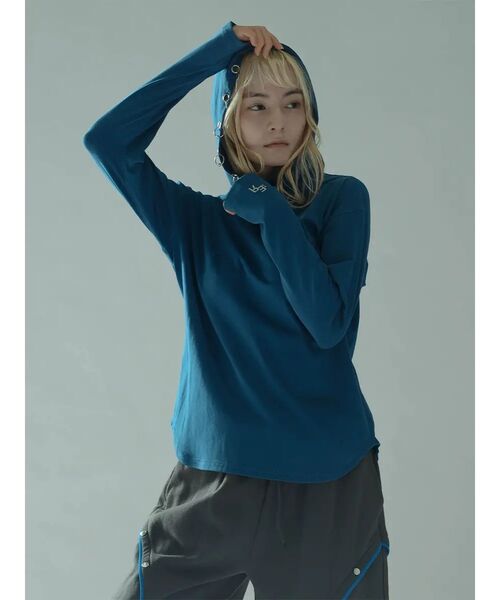 :ETHROF（イーサオブ）の「PIERCE HOODIE（Tシャツ/カットソー・レディース・ブルー/オフホワイト/ブラック・MEDIUM）」の3枚目の写真