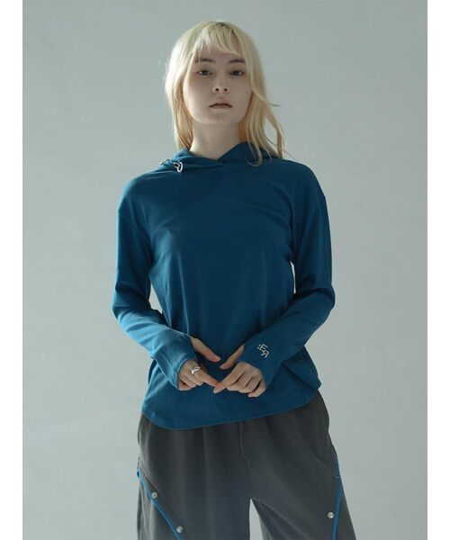 :ETHROF（イーサオブ）の「PIERCE HOODIE（Tシャツ/カットソー・レディース・ブルー/オフホワイト/ブラック・MEDIUM）」の4枚目の写真