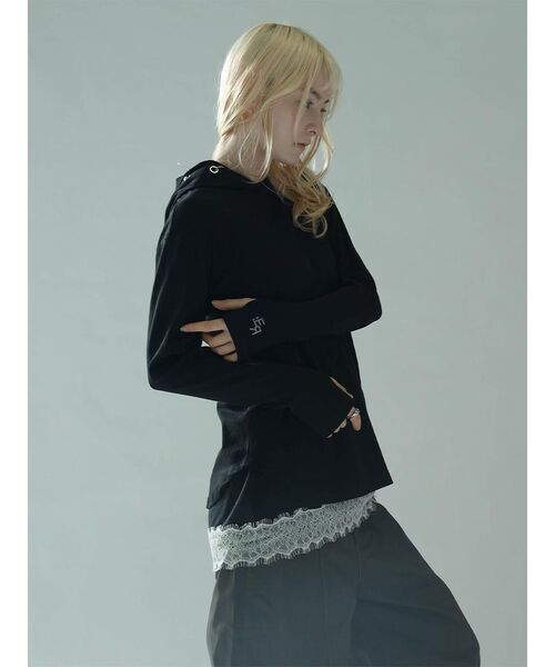 :ETHROF（イーサオブ）の「PIERCE HOODIE（Tシャツ/カットソー・レディース・ブルー/オフホワイト/ブラック・MEDIUM）」の5枚目の写真