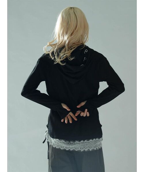 :ETHROF（イーサオブ）の「PIERCE HOODIE（Tシャツ/カットソー・レディース・ブルー/オフホワイト/ブラック・MEDIUM）」の13枚目の写真