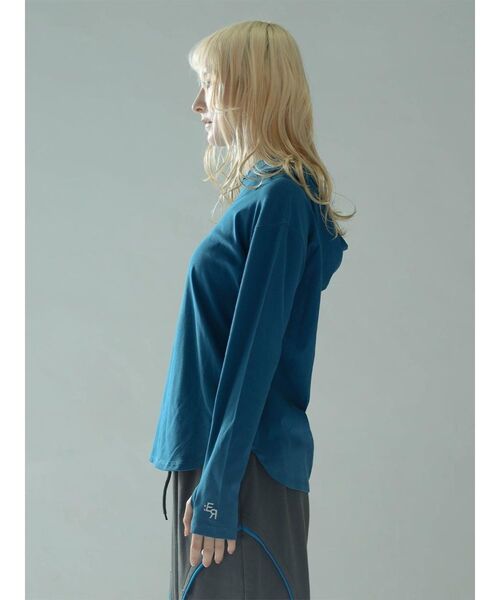 :ETHROF（イーサオブ）の「PIERCE HOODIE（Tシャツ/カットソー・レディース・ブルー/オフホワイト/ブラック・MEDIUM）」の20枚目の写真