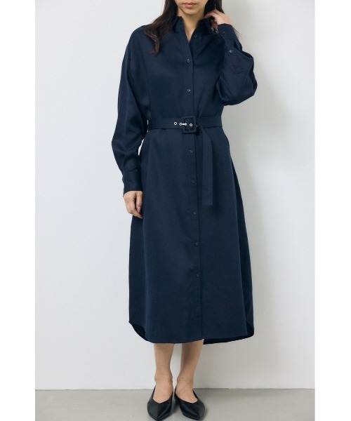 AZUL by moussy(アズールバイマウジー)の「セルロースロングシャツワンピース(シャツワンピース・レディース・ネイビー/グレイッシュベージュ・SMALL/MEDIUM)」の1枚目の写真