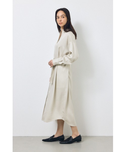 AZUL by moussy(アズールバイマウジー)の「セルロースロングシャツワンピース(シャツワンピース・レディース・ネイビー/グレイッシュベージュ・SMALL/MEDIUM)」の4枚目の写真