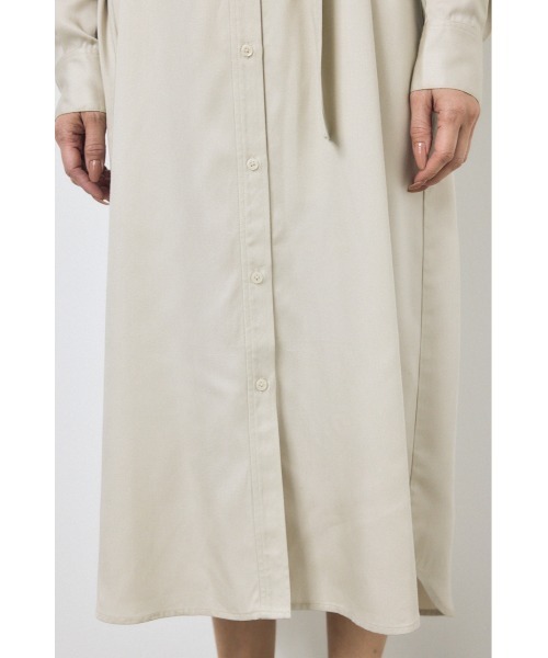 AZUL by moussy(アズールバイマウジー)の「セルロースロングシャツワンピース(シャツワンピース・レディース・ネイビー/グレイッシュベージュ・SMALL/MEDIUM)」の10枚目の写真