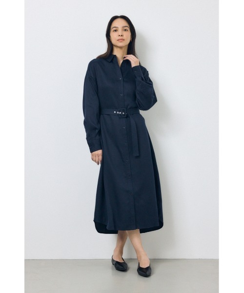 AZUL by moussy(アズールバイマウジー)の「セルロースロングシャツワンピース(シャツワンピース・レディース・ネイビー/グレイッシュベージュ・SMALL/MEDIUM)」の11枚目の写真
