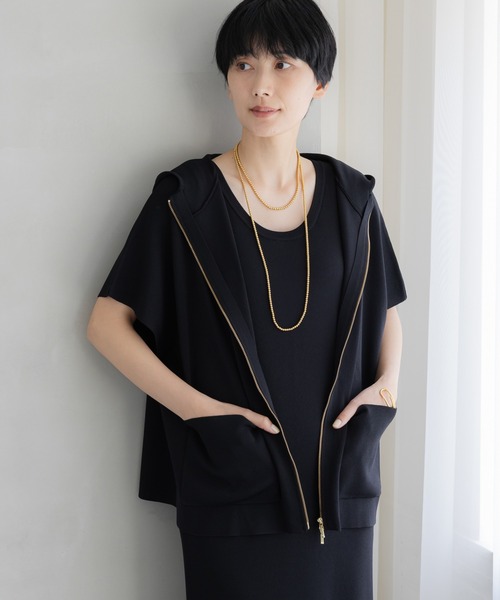 Elura（エルーラ）の「≪接触冷感≫冷感ポンチョニットジレ/664875（ベスト・レディース・ホワイト/ブラック/グレイッシュベージュ・FREE）」の2枚目の写真