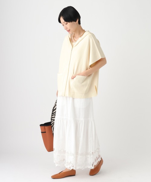 Elura（エルーラ）の「≪接触冷感≫冷感ポンチョニットジレ/664875（ベスト・レディース・ホワイト/ブラック/グレイッシュベージュ・FREE）」の4枚目の写真