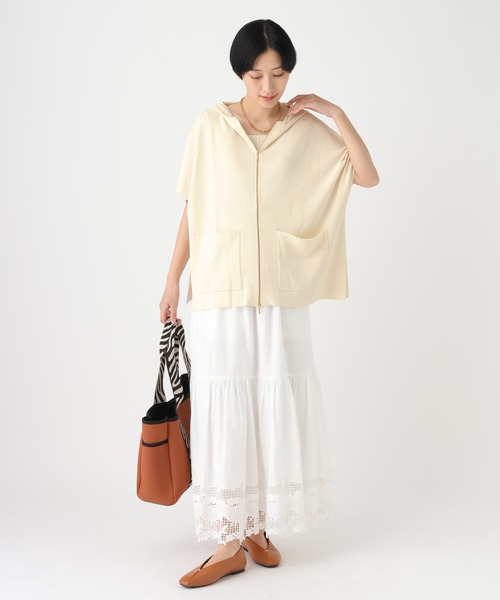 Elura（エルーラ）の「≪接触冷感≫冷感ポンチョニットジレ/664875（ベスト・レディース・ホワイト/ブラック/グレイッシュベージュ・FREE）」の5枚目の写真