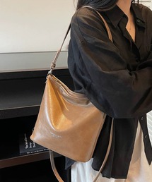 スクエア型ショルダーバッグ