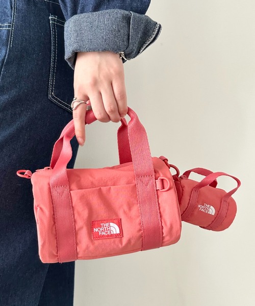 THE NORTH FACE(ザノースフェイス)の「THE NORTH FACE(ザ・ノースフェイス)/軽量 ショルダー ロゴプリント ブリーズ ロール クロス バッグ/BREEZE ROLL CROSS BAG(ショルダーバッグ・レディース・ブラック/オレンジ/ホワイト/ピンク・FREE)」の4枚目の写真