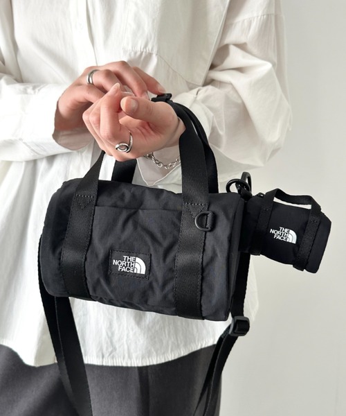THE NORTH FACE(ザノースフェイス)の「THE NORTH FACE(ザ・ノースフェイス)/軽量 ショルダー ロゴプリント ブリーズ ロール クロス バッグ/BREEZE ROLL CROSS BAG(ショルダーバッグ・レディース・ブラック/オレンジ/ホワイト/ピンク・FREE)」の1枚目の写真