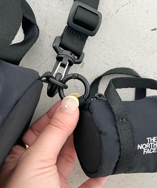 THE NORTH FACE(ザノースフェイス)の「THE NORTH FACE(ザ・ノースフェイス)/軽量 ショルダー ロゴプリント ブリーズ ロール クロス バッグ/BREEZE ROLL CROSS BAG(ショルダーバッグ・レディース・ブラック/オレンジ/ホワイト/ピンク・FREE)」の8枚目の写真