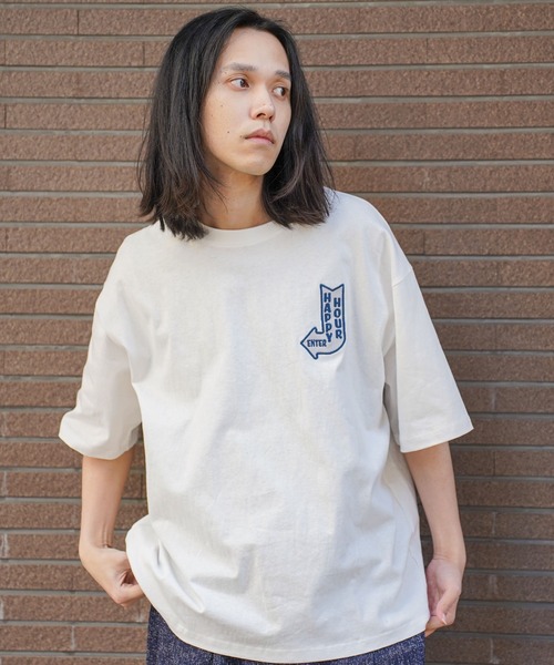 ATELANE(アテレーン)の「ATELANE / リラックスフィット プリント刺繍 クルーネック Tシャツ /アソート(Tシャツ/カットソー・メンズ・ブラック系その他2/グレー系その他/ホワイト系その他/グレー系その他3/グレー系その他2/ホワイト系その他4/杢グレー/ホワイト系その他2/ブラック系その他/ブラック系その他5/ブラック系その他3/ホワイト/ブラック/チャコールグレー/ブラック系その他4/ホワイト系その他3・LARGE/X-LARGE/MEDIUM)」の1枚目の写真