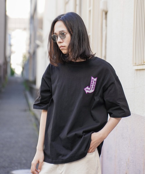 ATELANE(アテレーン)の「ATELANE / リラックスフィット プリント刺繍 クルーネック Tシャツ /アソート(Tシャツ/カットソー・メンズ・ブラック系その他2/グレー系その他/ホワイト系その他/グレー系その他3/グレー系その他2/ホワイト系その他4/杢グレー/ホワイト系その他2/ブラック系その他/ブラック系その他5/ブラック系その他3/ホワイト/ブラック/チャコールグレー/ブラック系その他4/ホワイト系その他3・LARGE/X-LARGE/MEDIUM)」の7枚目の写真
