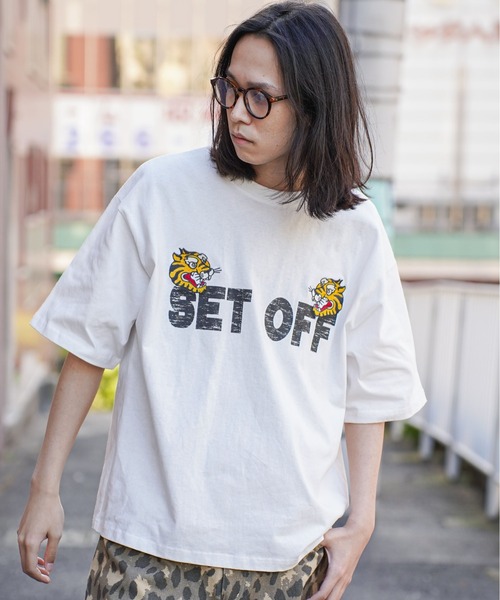 ATELANE(アテレーン)の「ATELANE / リラックスフィット プリント刺繍 クルーネック Tシャツ /アソート(Tシャツ/カットソー・メンズ・ブラック系その他2/グレー系その他/ホワイト系その他/グレー系その他3/グレー系その他2/ホワイト系その他4/杢グレー/ホワイト系その他2/ブラック系その他/ブラック系その他5/ブラック系その他3/ホワイト/ブラック/チャコールグレー/ブラック系その他4/ホワイト系その他3・LARGE/X-LARGE/MEDIUM)」の4枚目の写真