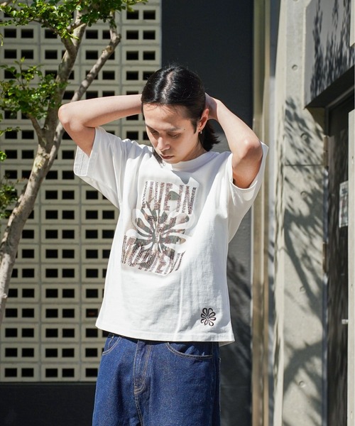 ATELANE(アテレーン)の「ATELANE / リラックスフィット プリント刺繍 クルーネック Tシャツ /アソート(Tシャツ/カットソー・メンズ・ブラック系その他2/グレー系その他/ホワイト系その他/グレー系その他3/グレー系その他2/ホワイト系その他4/杢グレー/ホワイト系その他2/ブラック系その他/ブラック系その他5/ブラック系その他3/ホワイト/ブラック/チャコールグレー/ブラック系その他4/ホワイト系その他3・LARGE/X-LARGE/MEDIUM)」の5枚目の写真