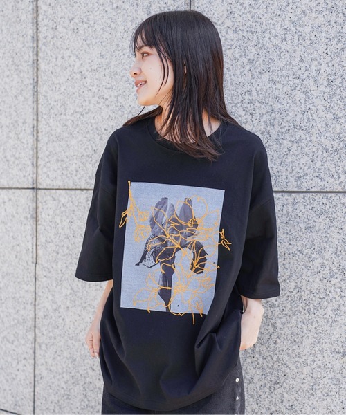 ATELANE(アテレーン)の「ATELANE / リラックスフィット プリント刺繍 クルーネック Tシャツ /アソート(Tシャツ/カットソー・メンズ・ブラック系その他2/グレー系その他/ホワイト系その他/グレー系その他3/グレー系その他2/ホワイト系その他4/杢グレー/ホワイト系その他2/ブラック系その他/ブラック系その他5/ブラック系その他3/ホワイト/ブラック/チャコールグレー/ブラック系その他4/ホワイト系その他3・LARGE/X-LARGE/MEDIUM)」の8枚目の写真