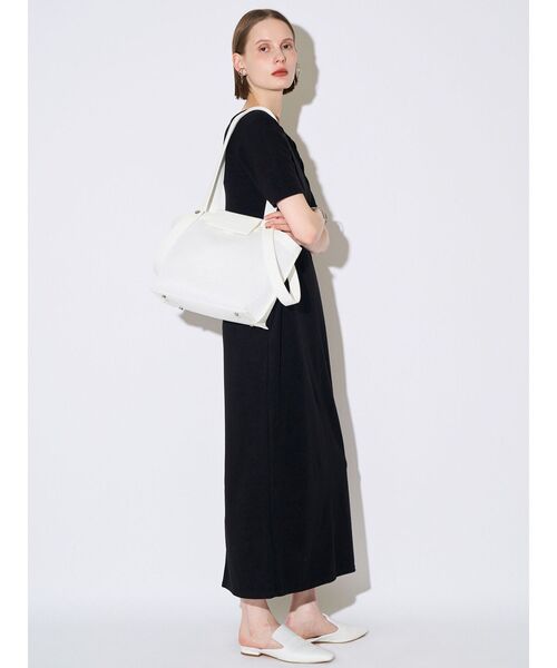 ELENDEEK（エレンディーク）の「コクーンシームカットソーワンピース（ワンピース・レディース・アイボリー/ブラック/レッド・01/02）」の12枚目の写真