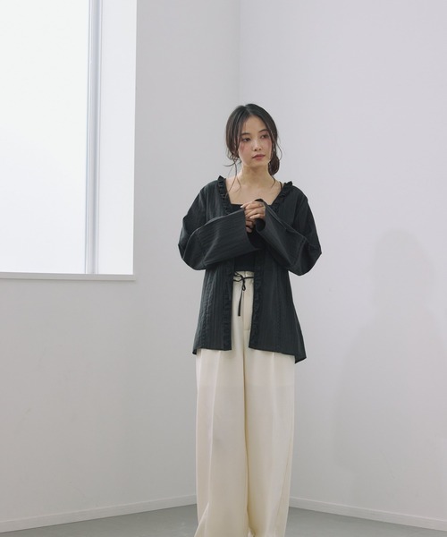 Alumu.(エルム)の「AM650301フリルVネックシアーブラウス(シャツ/ブラウス・レディース・ブラック/オフホワイト・FREE)」の6枚目の写真