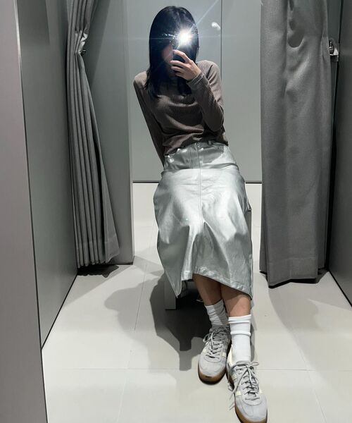 MUSINSA STANDARD WOMAN（ムシンサスタンダードウーマン）の「ウィメンズバーティカルシアーボートネック長袖Tシャツ[トープ]（Tシャツ/カットソー・レディース・その他・X-SMALL/SMALL/MEDIUM）」の5枚目の写真