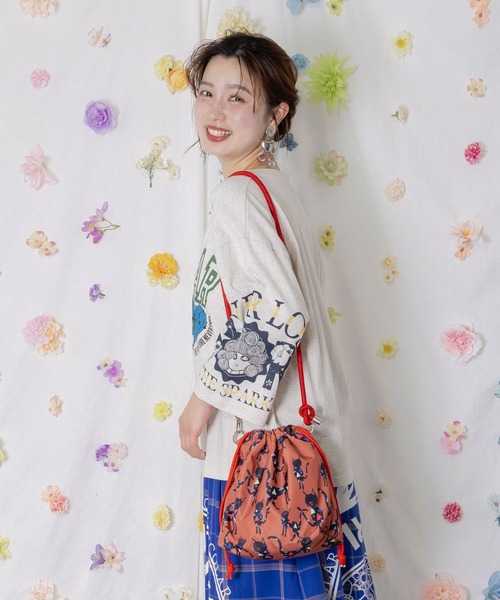 ScoLar(スカラー)の「662430:3柄展開 ネコショルダー巾着バッグ(ショルダーバッグ・レディース・ピンク/グリーン/パープル・FREE)」の5枚目の写真