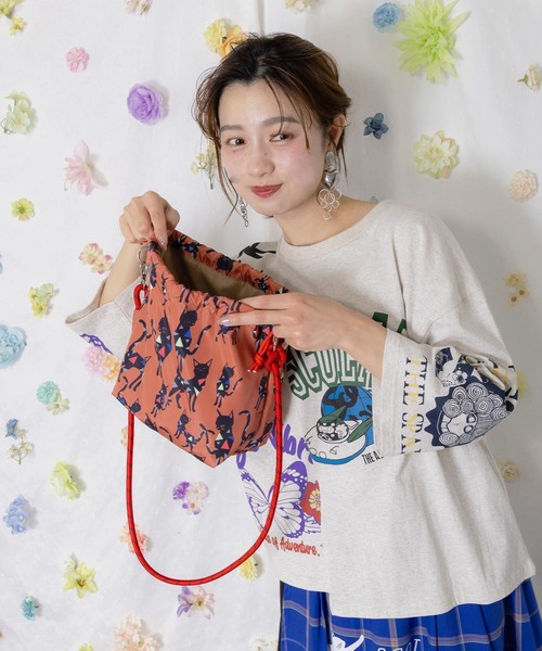ScoLar(スカラー)の「662430:3柄展開 ネコショルダー巾着バッグ(ショルダーバッグ・レディース・ピンク/グリーン/パープル・FREE)」の6枚目の写真
