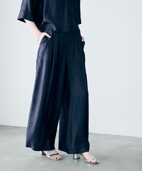 uncrave(アンクレイヴ)の「リヨセルデニム ワイドパンツ(その他パンツ・レディース・ネイビー系/ブラック系・2/1/0)」の1枚目の写真