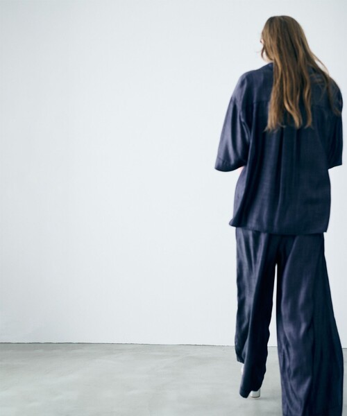 uncrave(アンクレイヴ)の「リヨセルデニム ワイドパンツ(その他パンツ・レディース・ネイビー系/ブラック系・2/1/0)」の5枚目の写真