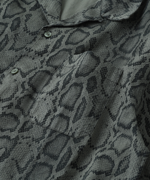 Carhartt WIP(カーハートダブリューアイピー)の「CARHARTT WIP / カーハート ダブリューアイピー S/S SNAKE CAMO SHIRT(シャツ/ブラウス・メンズ・オリーブ・LARGE/MEDIUM)」の3枚目の写真
